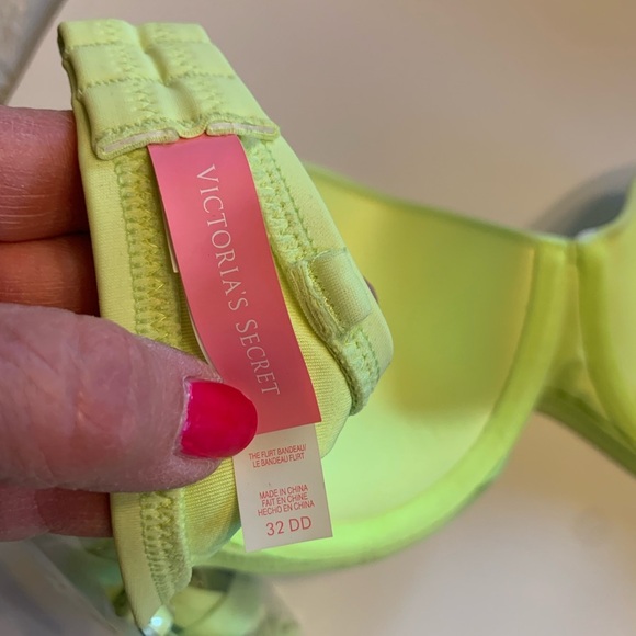 Victoria’s Secret Bikini - Picture 6 of 6